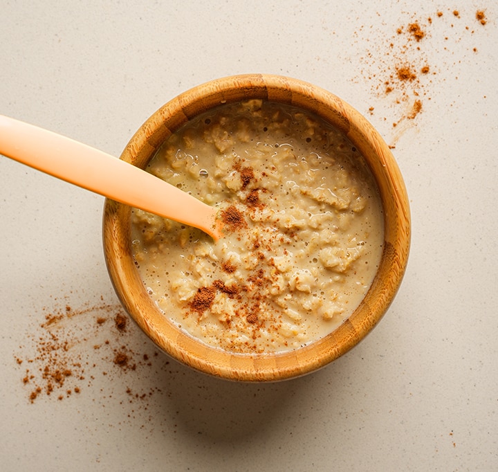 Recipe of dairy-free oatmeal porridge for children's breakfast.